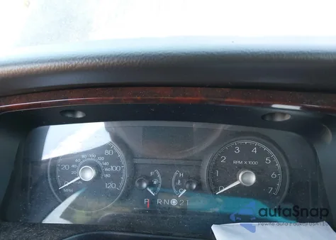 2008 Lincoln Town Car Signature Limited z USA, uszkodzony, nr VIN 2LNHM82W08X655680